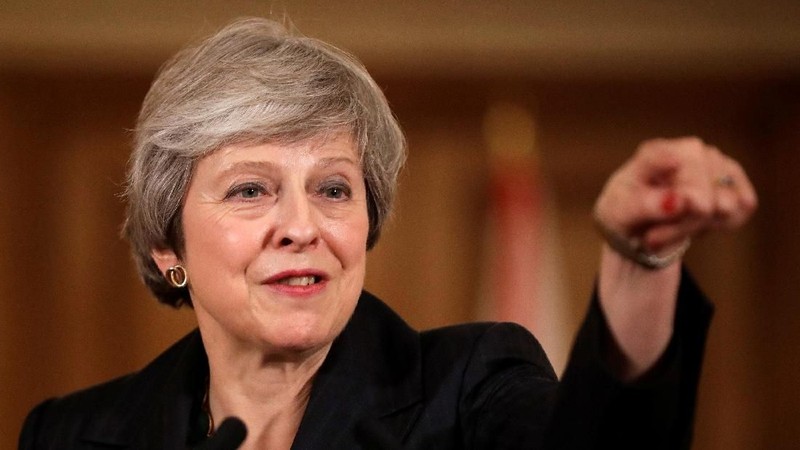 Theresa May berjuang meloloskan rancangan kesepakatan keluarnya Inggris dari Uni Eropa (UE) atau Brexit dan masa depan karir politiknya di parlemen.