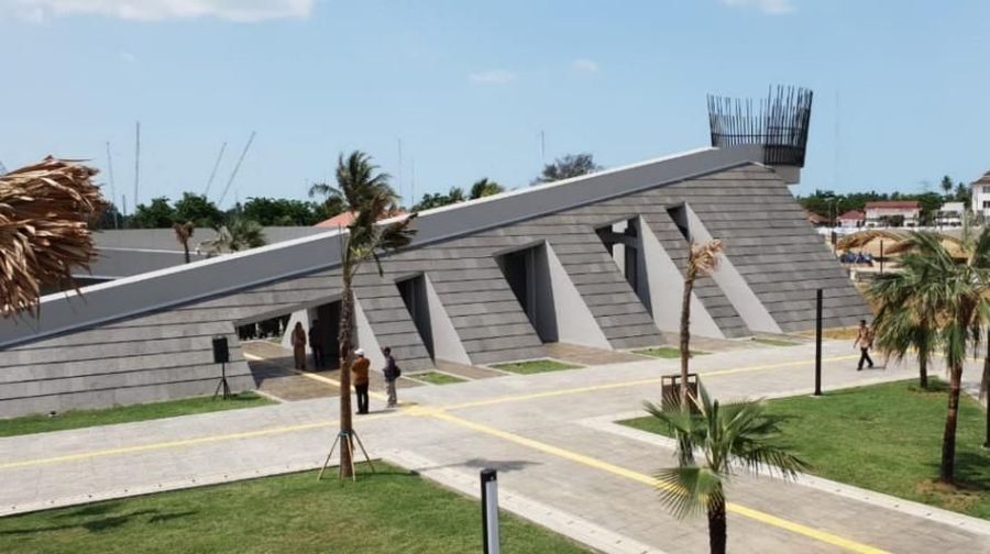 Gagasan pembangunan monumen ini merupakan bagian dari Gerakan Ayo Kerja.