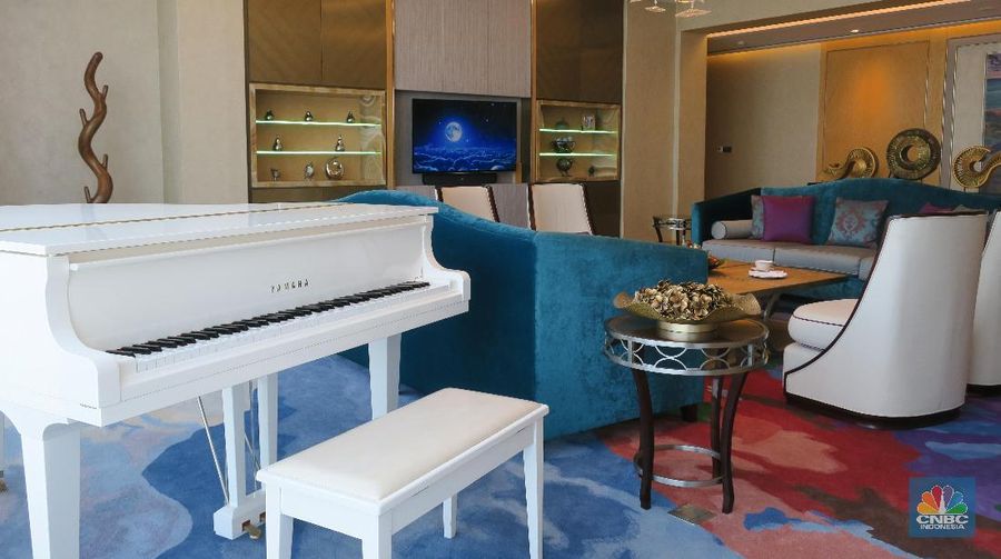 Kamar Raffles Suites terletak di lantai 25 Hotel Raffles, Jakarta. Kemegahan serta kamar yang begitu luas.