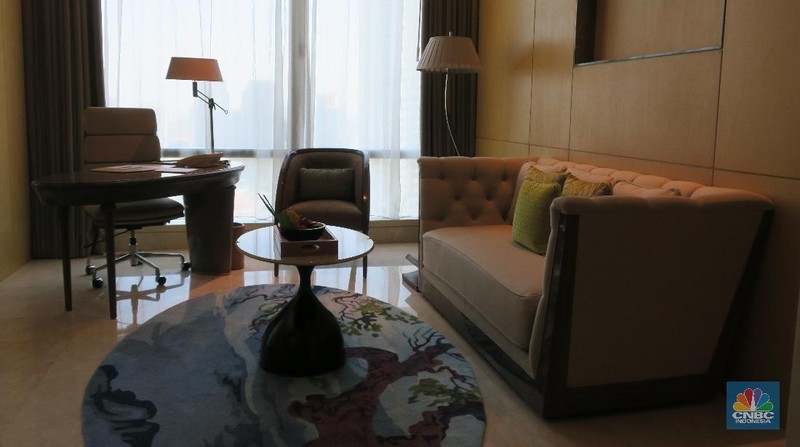 Kamar Raffles Suites terletak di lantai 25 Hotel Raffles, Jakarta. Kemegahan serta kamar yang begitu luas.