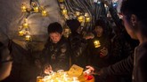 Tazaungdaing Festival disebut juga Festival Cahaya yang diadakan di malam purnama bulan Tazaungmon, atau bulan kedelapan di kalender orang Burma. (AFP/Ye Aung THU)