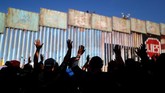 Di bawah pemerintahan Presiden Donald Trump, AS menerapkan regulasi ketat bagi para imigran sehingga mereka tak bisa masuk secara ilegal. (Reuters/Carlos Garcia Rawlins)