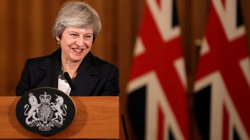 Theresa May berjuang meloloskan rancangan kesepakatan keluarnya Inggris dari Uni Eropa (UE) atau Brexit dan masa depan karir politiknya di parlemen.