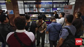 FOTO: Ramai-ramai Manfaatkan Nol Rupiah Denda Pajak Kendaraan