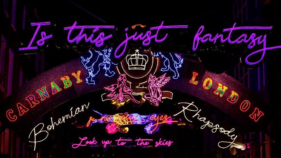 Meski tergolong lagu lawas, Bohemian Rhapsody ini kembali resmi masuk dalam daftar Hot 100 di nomor 33, menurut Nielsen Music.