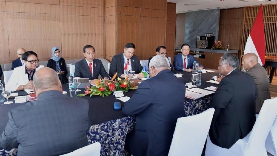 Dalam bidang perekonomian, pengembangan produk kelapa sawit menjadi salah satu fokus pembahasan.