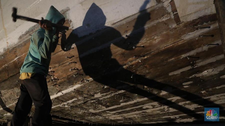 Pemerintah saat ini telah menempatkan industri kemaritiman sebagai salah satu sektor yang diprioritaskan pengembangannya.