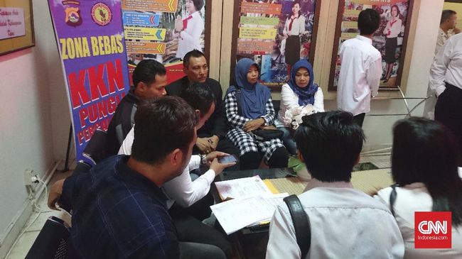 Baiq Nuril Laporkan Mantan Atasannya Pasal Pelecehan