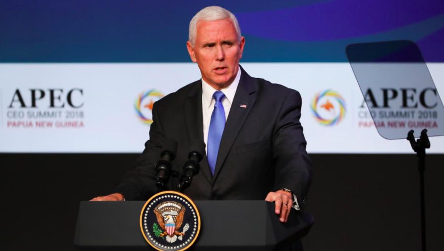 Wakil Presiden AS Mike Pence saat Berbicara di KTT APEC 2018 (Fazry Ismail/Pool via REUTERS)