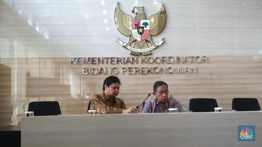 Maruarar mengkritik rencana Darmin membuka peluang asing menguasai 100 % saham untuk sektor usaha mikro kecil dan menengah (UMKM).