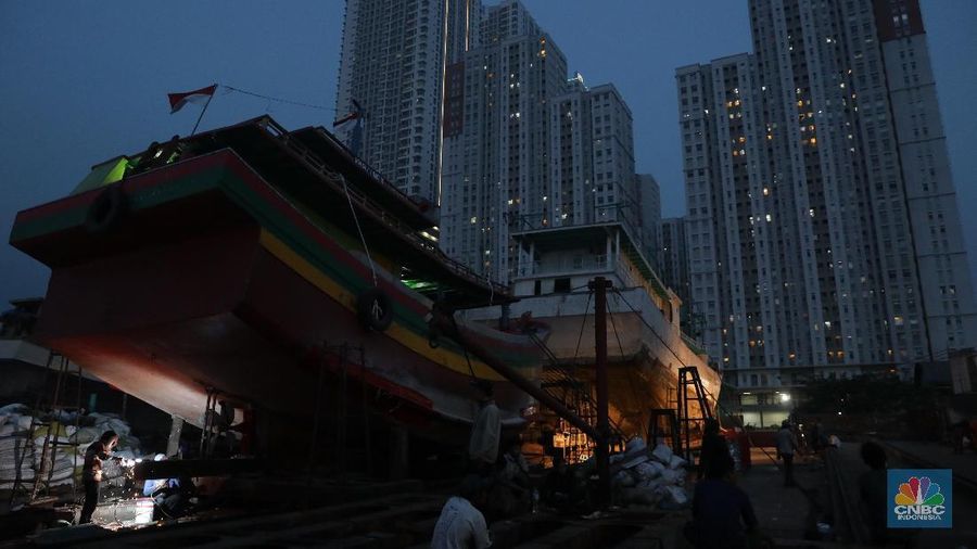 Pemerintah saat ini telah menempatkan industri kemaritiman sebagai salah satu sektor yang diprioritaskan pengembangannya.