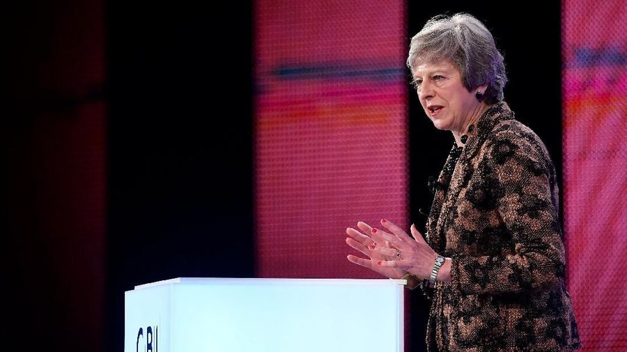 Perdana Menteri Inggris Theresa May sedang mempertimbangkan untuk menunda proses keluarnya Inggris dan Uni Eropa (UE) atau Brexit.