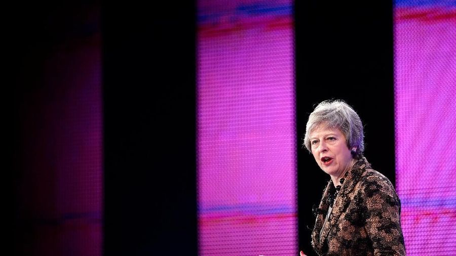Perdana Menteri Inggris Theresa May secara dramatis meminta dukungan langsung kepada publik negaranya untuk mendukung kesepakatan keluar dari Uni Eropa (Brexit)