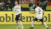 Timnas Jerman unggul cepat atas Belanda pada menit kesembilan melalui gol Timo Werner yang melepaskan tendangan keras dari luar kotak penalti. (REUTERS/Leon Kuegeler)