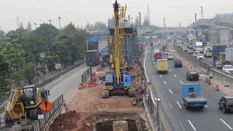 Kebijakan itu terkait manajemen waktu pekerjaan sejumlah proyek di jalur itu.