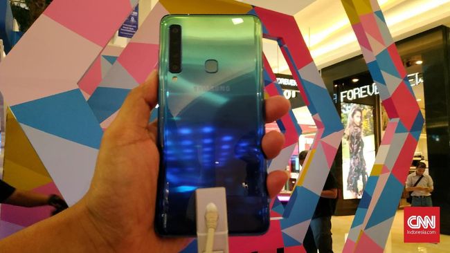 Usung 4 Kamera, Samsung Galaxy A9 Dibanderol Rp7,9 Juta