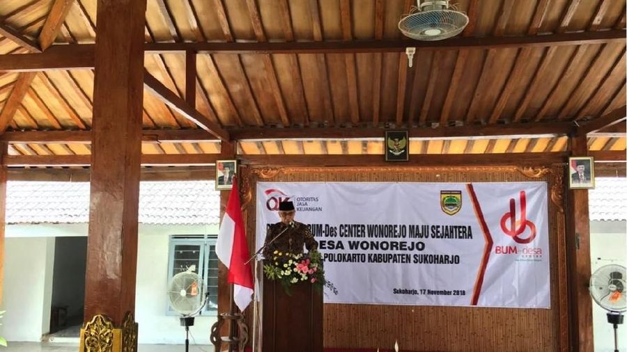 Ketua Dewan Komisioner Otoritas Jasa Keuangan, Wimboh Santoso meresmikan Badan Usaha Milik Desa (Bumdes) Center Maju Sejahtera