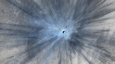 Sebuah kawah yang terbentuk dari tubrukan di Mars. Gambar ini diambil dari kamera High Resolution Imaging Science Experiment (HiRISE) pada Mars Reconnaissance Orbiter NASA pada 2013 lalu. (REUTERS/NASA)