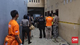 Polisi Gelar Rekonstruksi Pembunuhan Satu Keluarga di Bekasi