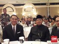 Berpakaian Adat, Prabowo Cerita Pernah Dianggap Pelayan Toko