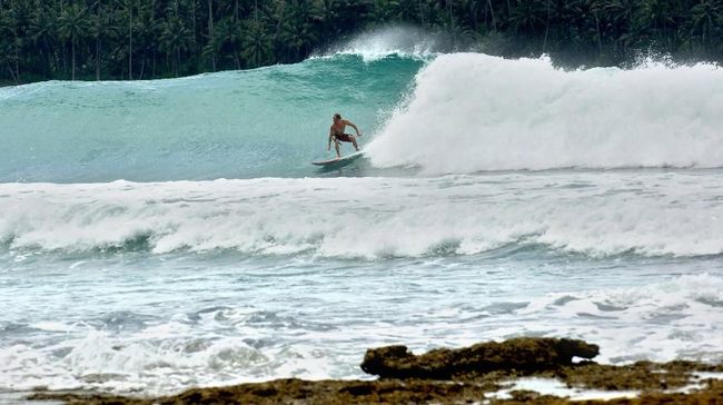 Pantai Jelenga Surga Selancar Di Sumbawa Barat