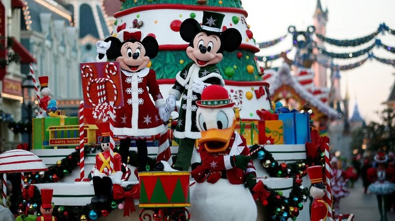 Disneyland Paris meluncurkan program musim dingin sebagai hiburan perayaaan Natal dan ulang tahun ke-90 maskot ikonik Mickey Mouse.