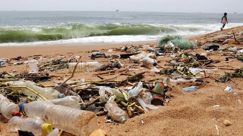 Sejak dahulu sampah plastik menjadi salah satu permasalahan yang dialami oleh berbagai negara di dunia karena penyebab pencemaran lingkungan.
