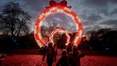 Namun setiap tahun, tepatnya menjelang Natal, Kew Gardens berubah menjadi salah tempat tercantik di London.