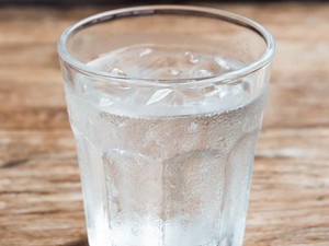 Benarkah Konsumsi Es Baik untuk Orang yang Sakit? Ini Fakta Sebenarnya