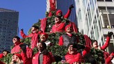 Parade Macy's Thanksgiving Day hari itu terasa cukup