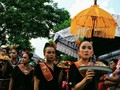 Mengintip Keunikan Tradisi Perang Topat di Lombok Barat