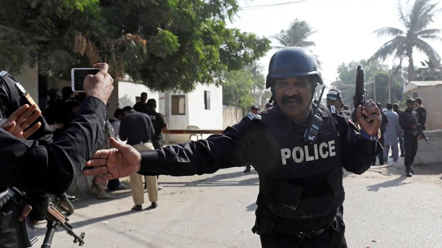 Tiga pelaku bom bunuh diri mencoba menyerang konsulat China di Karachi, Pakistan.