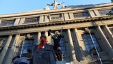 Unjuk rasa di Chile sendiri dimulai di dekat Istana Kepresidenan. (Reuters/Ivan Alvarado)