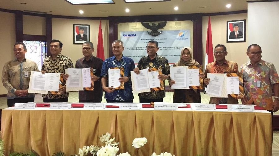 Pemerintah berupaya membangkitkan kembali industri baja domestik yang tengah terpuruk dengan mendorong penggunaan produknya pada proyek-proyek infrastruktur