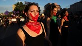 Massa kemudian bergerak ke Alameda. (Reuters/Ivan Alvarado)