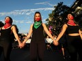 FOTO: Demo Warga Chile Tolak Kekerasan terhadap Perempuan