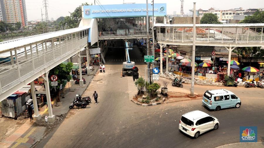 Jmbatan yang dibangun dengan anggaran 3,8 milliar ini nantinya akan menampung sebanyak 446 pedagang