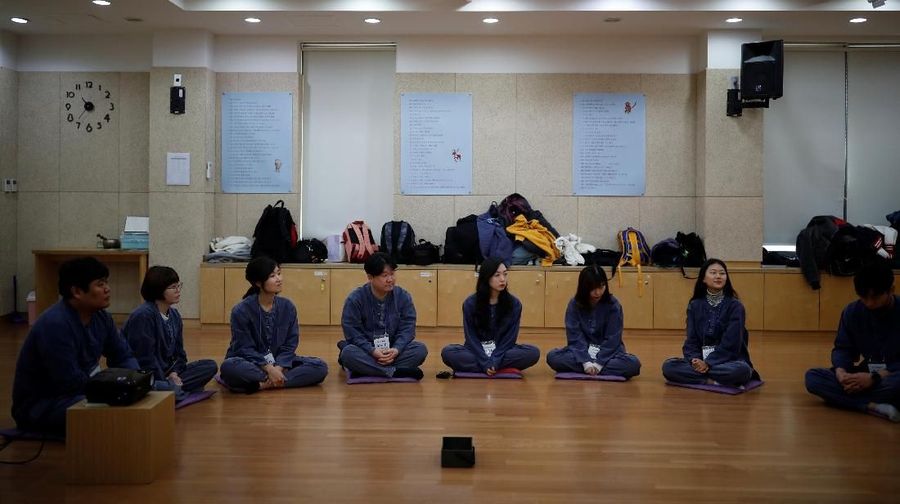 Adanya penjara tiruan di Korea Selatan ini menekan angka bunuh diri yang disebabkan oleh stres.