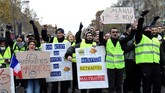 Polisi menembakkan gas air mata dan meriam air di pusat kota Paris terhadap pengunjuk rasa 'rompi kuning' menuntut Presiden Prancis Emmanuel Macron masalah BBM. (Bertrand GUAY / AFP)