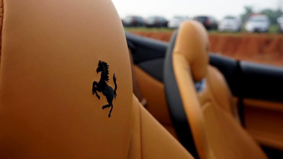 Komunitas Ferrari saat berkumpul dengan sebutan ‘Ferarri track day’  dimana para pemilik mobil sport ferarri menjajal kecepatan mobil mereka di arena sircuit. (CNBC Indonesia/Fitria Said)