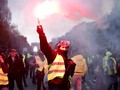 Demonstran Ricuh Tolak BBM Naik di Paris