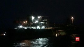 VIDEO: Kapal Material Tenggelam di Bali, 7 ABK Masih Hilang