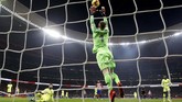 Atletico Madrid dikenal sebagai tim dengan pertahanan terbaik sedangkan Barcelona adalah tim paling produktif. Namun laga ini minim dengan tembakan tepat sasaran. (REUTERS/Paul Hanna)