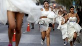 Pemenang akan mendapatkan paket bulan madu ke Maldives dan Sapporo, Jepang senilai US$60 ribu lebih. (REUTERS/Soe Zeya Tun)