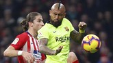 Barcelona terus berusaha mencetak gol penyama kedudukan di 13 menit waktu tersisa. (REUTERS/Paul Hanna)