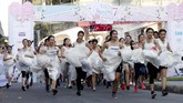 Kompetisi ini memperebutkan hadiah utama berupa sponsor lengkap pernikahan dan perjalanan bulan madu. (REUTERS/Soe Zeya Tun)