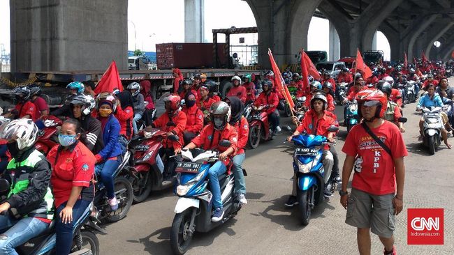 Massa Buruh Demo di Tanjung Priok Menolak Upah Murah