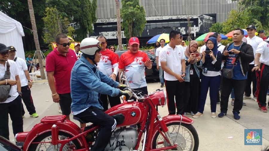 Wimboh Santoso menghadiri peringatan 7 tahun berdiri OJK.