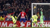 Diego Costa berhasil memecah kebuntuan lewat golnya di menit ke-77. Diego Costa menyundul bola umpan Antoine Griezmann yang diarahkan ke tiang jauh. (REUTERS/Paul Hanna)