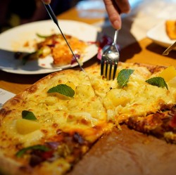 AI Google Sarankan Masak Pizza Pakai Lem